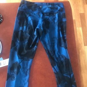 Wonder under leggings luxtreme size 6.